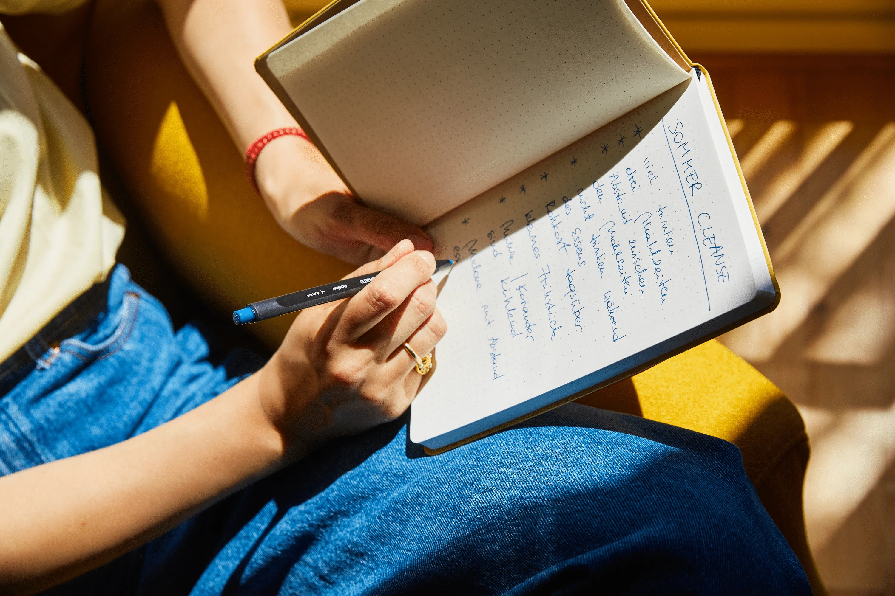 Notizbuch A5 punktkariert rot - Image 4